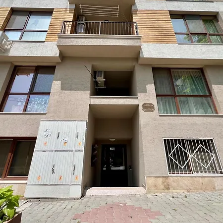 Urban Nest - Near Center And Bus Station فارنا