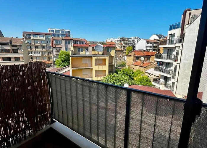 Urban Nest - Near Center And Bus Station